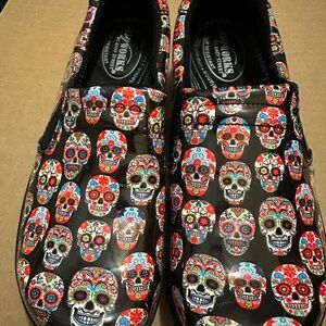 Easy Street Black Skull Print Women’s  clogs